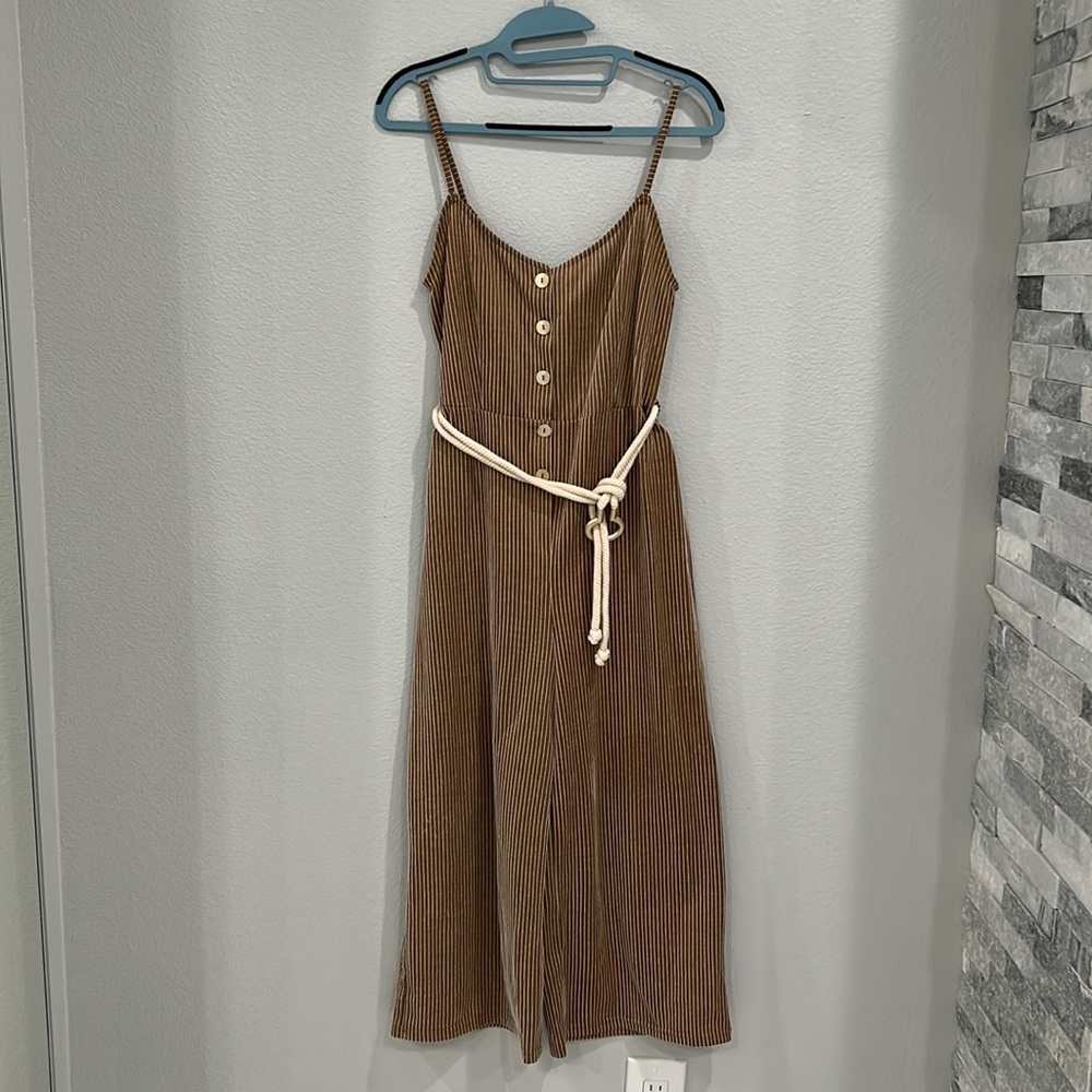 Cute jumpsuit with rope belt